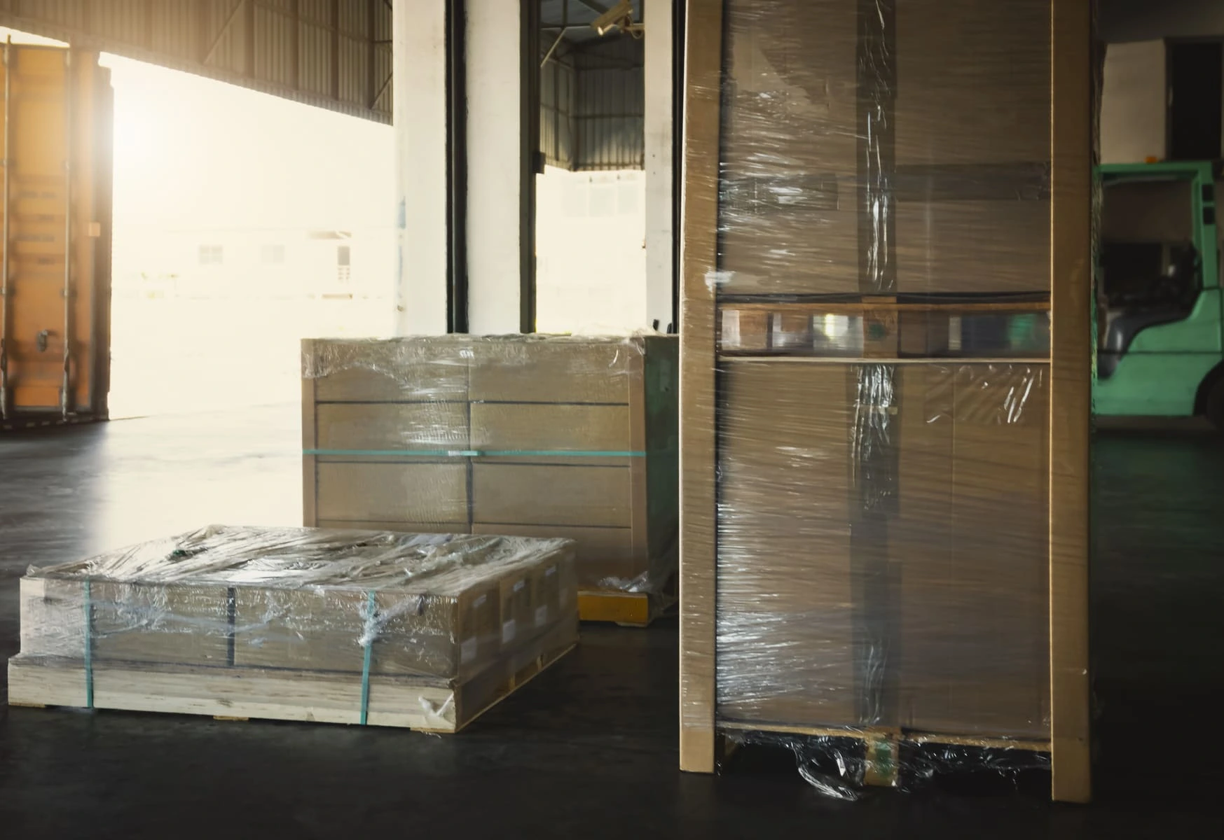 Marchandises emballées qui sont dans un dépôt